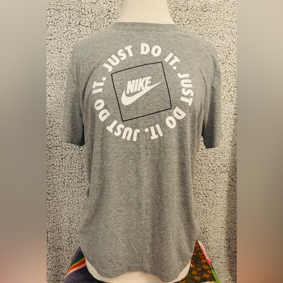 Nike Men's Heather Gray 'Just Do It' Tee - Picture 1 of 2